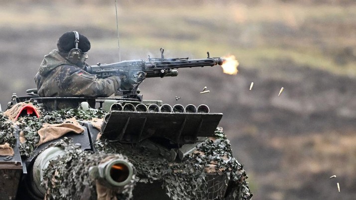 waspada-putin-tiga-negara-nato-mau-kirim-100-tank-ke-ukraina