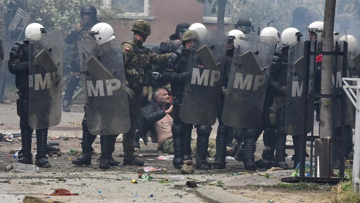 Awas Perang! Tentara Diserang, NATO Tambah Pasukan ke Kosovo