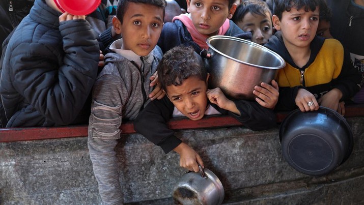 Miris! Warga Gaza Kini Terpaksa Makan Rumput