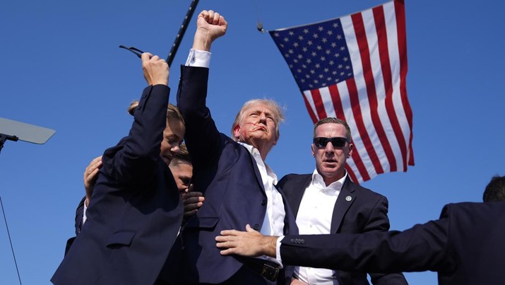 Teori Konspirasi Penembakan Trump Makin Liar, Sengaja dan Propaganda?