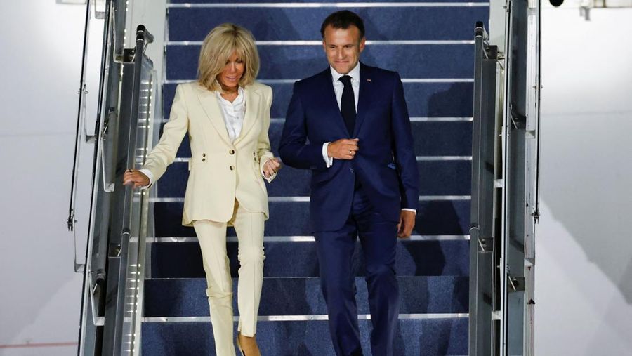 Macron Siap Buktikan di Pengadilan AS kalau Istrinya Wanita Tulen 