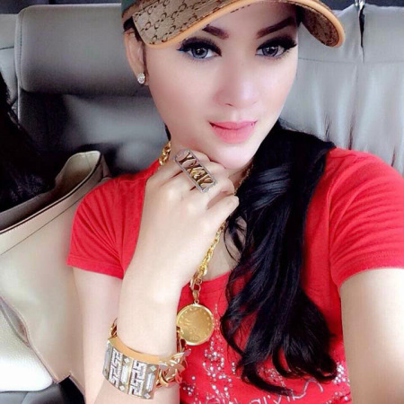 Syahrini VS. Syahrini KW – Lebih Cantik Mana??