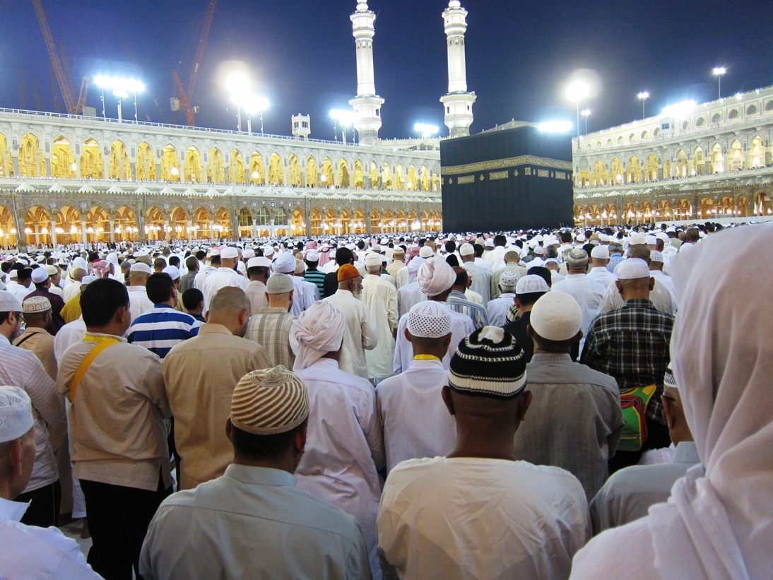BOLEH GA SIH PAKE PAKAIAN BIASA DALEM MASJIDIL HARAM..??? INI PENAMPAKANNYA GAN.