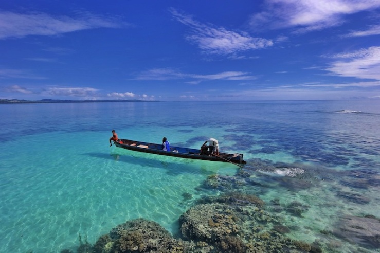 Menikmati Kolam Renang Raksasa di Desa Tertua