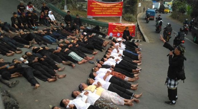Warga Sunda Wiwitan Pertahankan Tanah Adat Hingga Titik Darah Penghabisan