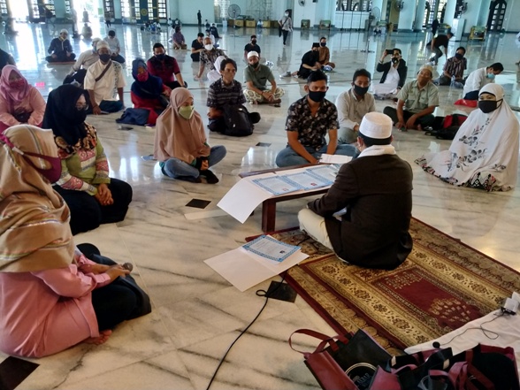 Lagi, Lima Milenial Ikrar Syahadat di Masjid Al-Akbar Surabaya