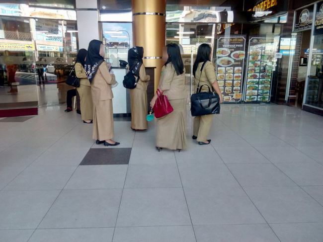 Netizen Tak Percaya Alasan PNS Service Laptop ke Nagoya Hill Batam