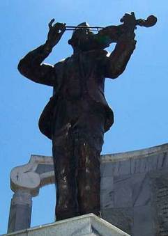 Mengenal Wage Rudolf Soepratman