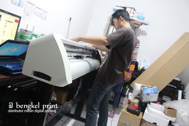 cara-kerja-mesin-cutting-sticker