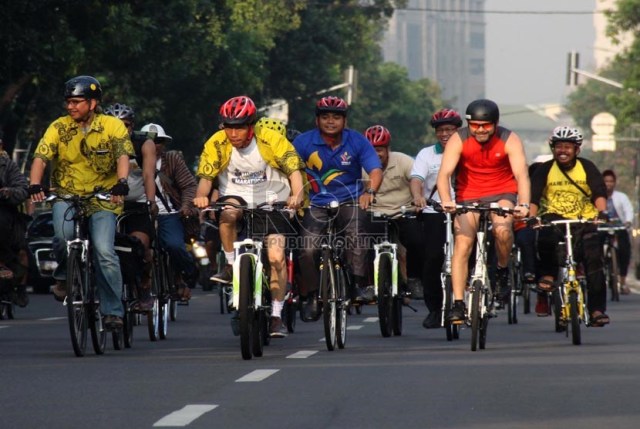 4 Perdana Mentri ini Ngantor naik sepeda