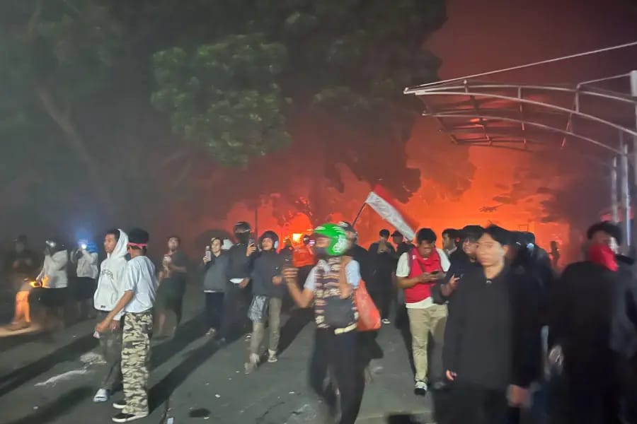 Kerusuhan di Kediri Meluas, Gedung DPRD dan Kantor Bupati Dibakar Massa