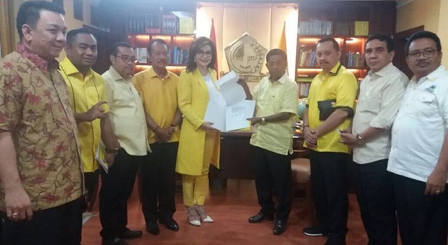 Tetty Paruntu Terima SK Ketua DPD I Partai Golkar Sulut