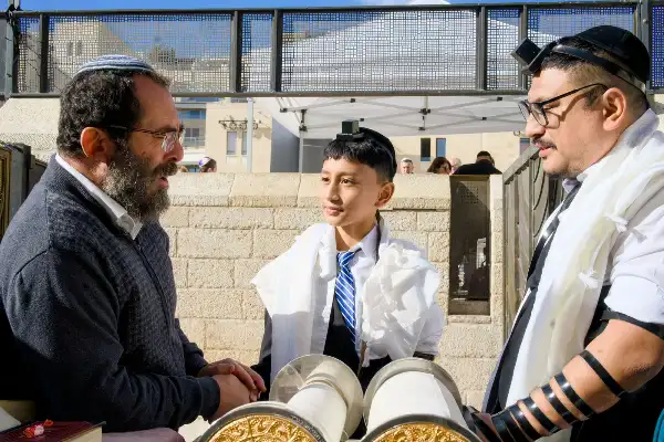 Levi Yitzhak, Anak Yahudi Asal Indonesia Pertama yang Ikuti Bar Mitzvah