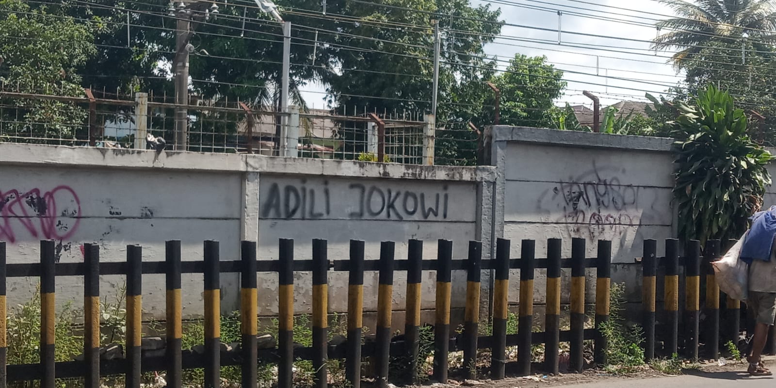 Bukti Pemeriksaan Fakta Meme "Adili Jokowi"