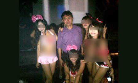 Beredar, Foto Arya Wiguna Bareng 4 Sexy Dancer