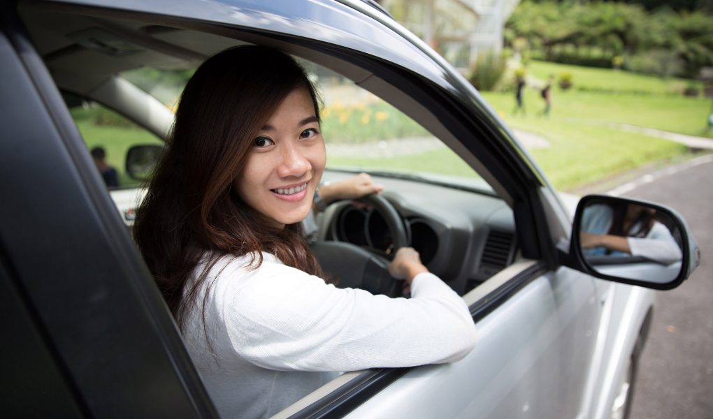 Terapkan Environmental Awareness dengan Teknik Defensive Driving Saat Touring Mobil