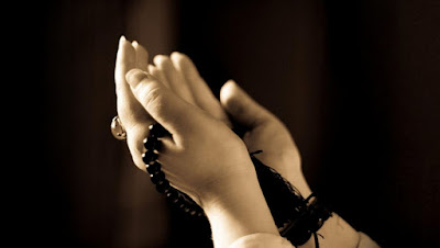 7-waktu-paling-mustajab-untuk-berdoa-agar-beruntung-dan-bahagia