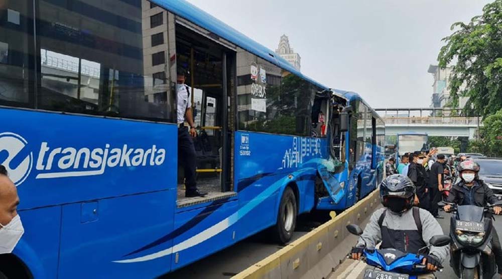 Kecelakaan Maut Trans-J Pengemudi Diduga Mengantuk