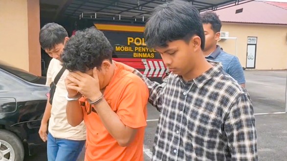 Cemburu Buta, Pemuda Sebar Foto Esek-Esek Mantan Kekasihnya