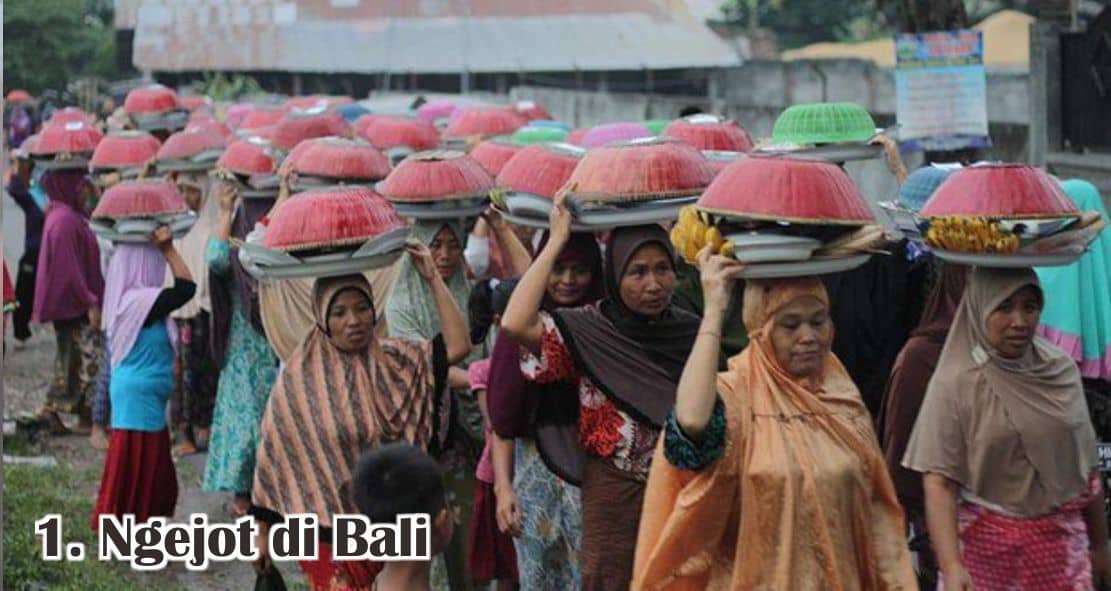  Ternyata Begini Tradisi Lebaran Unik di Indonesia !