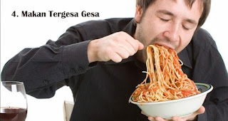 Ini Dia Kebiasaan Buruk yang Harus Dihindari Saat Berbuka Puasa ! 