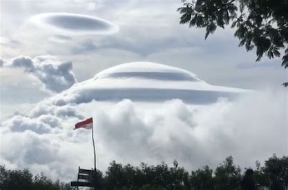 Penampakan UFO di lapangan 