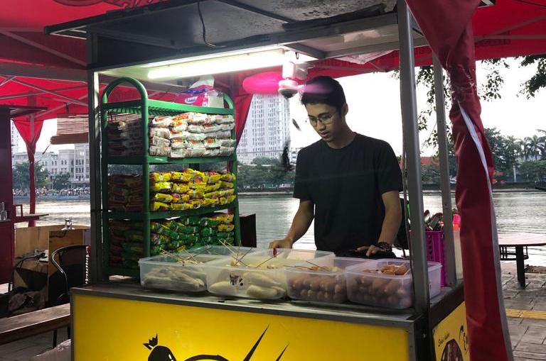 Sekarang Jualan Lagi Sepi, Enggak Kaya Dulu Lagi