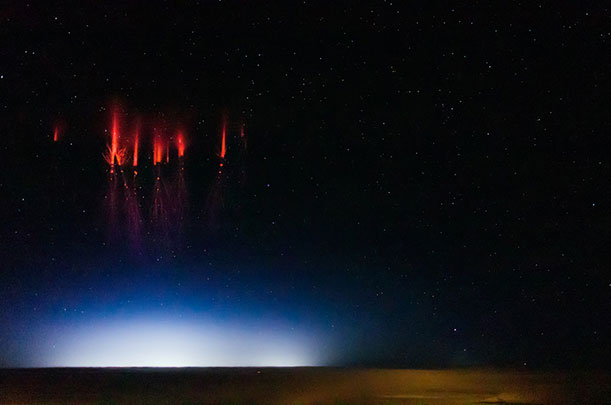 Objek Merah Misterius di Langit Tertangkap Kamera + Pic