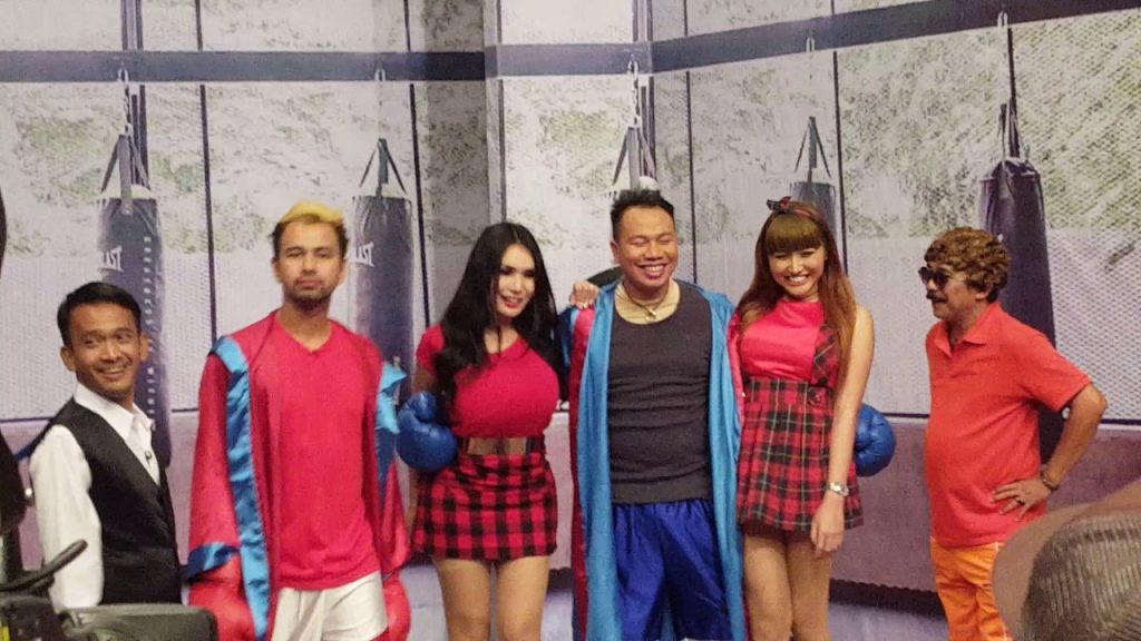 Menkoinfo Minta Warga Tidak Streaming Film Ilegal Selama WFH, Terus Nonton Apa?