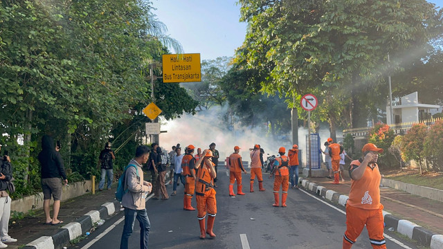 Rusuh Kwitang Berlanjut, Jalan Senen Ditutup Total