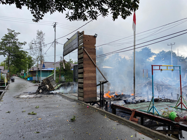 Asmat Papua Rusuh: Pos TNI Dibakar, Toko Dijarah, Dipicu Warga Tertembak