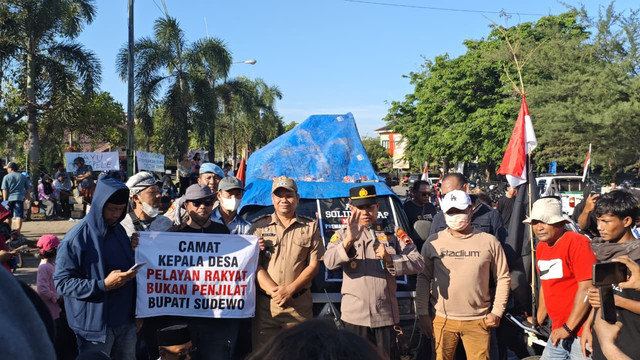 Demo PT Timah Saat Prabowo Kunjungi Babel Ricuh, Massa-Polisi Bentrok