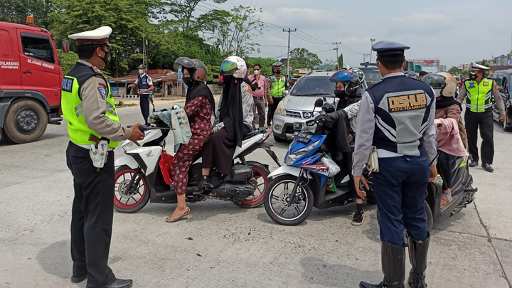 Tak Miliki Kartu Vaksin, Ratusan Pengendara Disuruh Balik Kanan