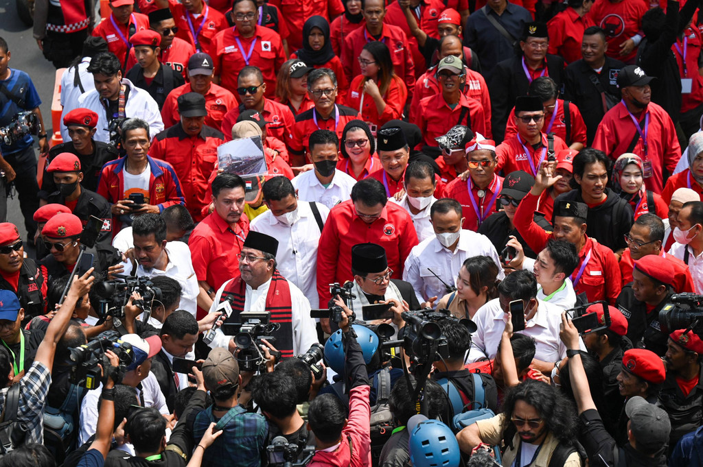 Foto: Ada Ahok di Tengah Pendaftaran Pramono-Rano di Pilgub Jakarta