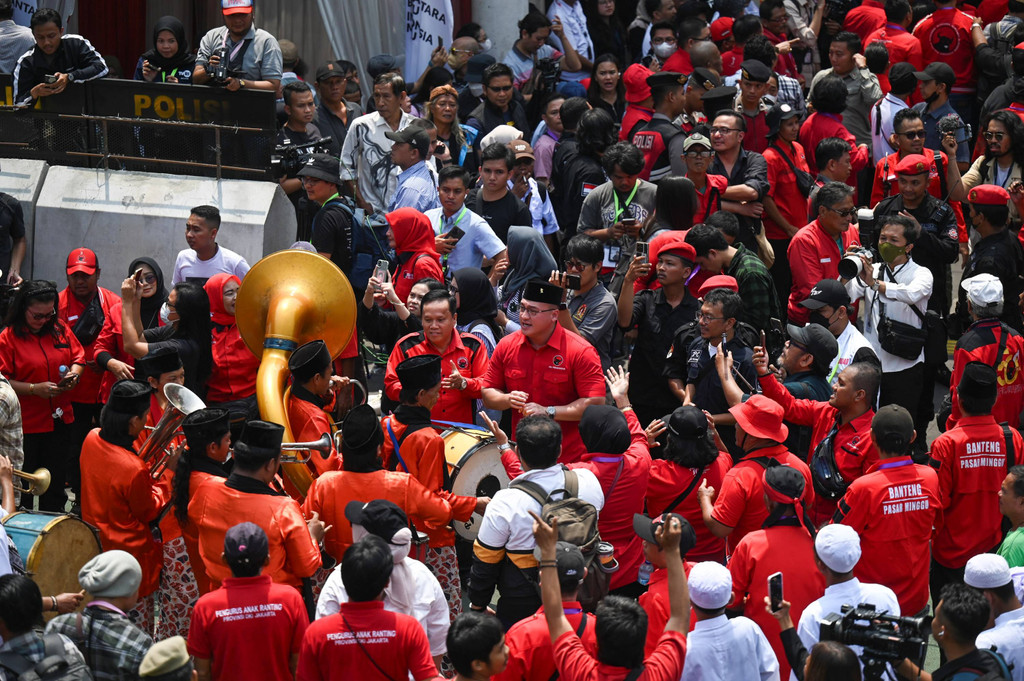 Foto: Ada Ahok di Tengah Pendaftaran Pramono-Rano di Pilgub Jakarta