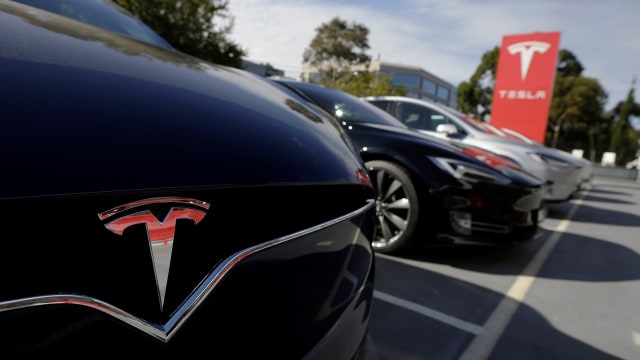 Dirut Pertamina Ungkap Tesla Tak Tertarik Berbisnis Battery EV di Indonesia