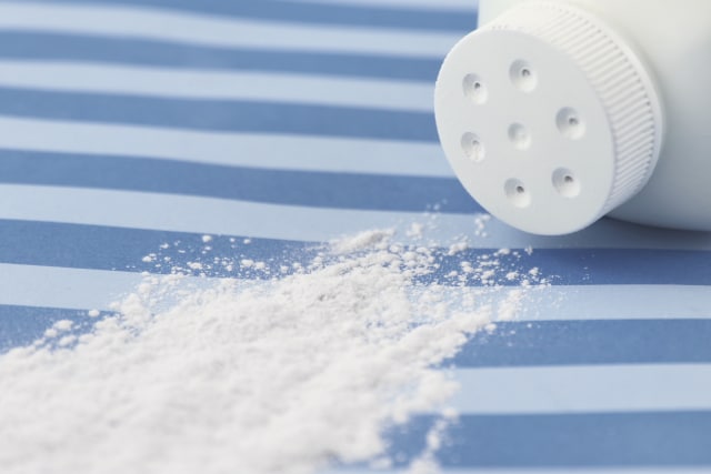 johnson--johnson-setop-bedak-bayi-talc-mulai-2023-diganti-pakai-tepung-jagung