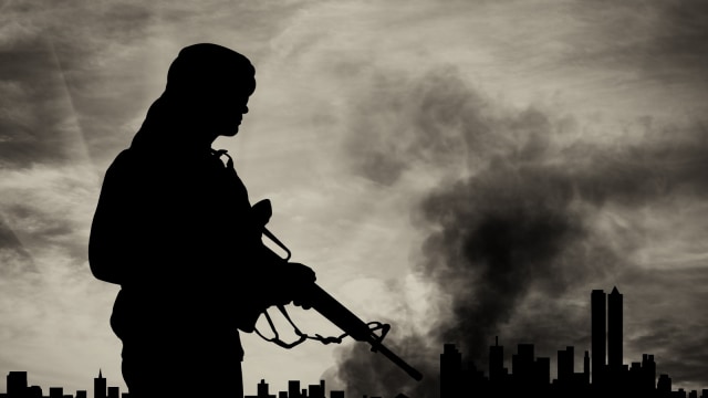 Baku Tembak dengan Teroris MIT di Poso, Seorang Polisi Tertembak