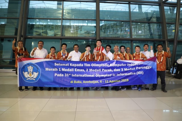 Tim Olimpiade Komputer Indonesia Raih Medali di Azerbaijan