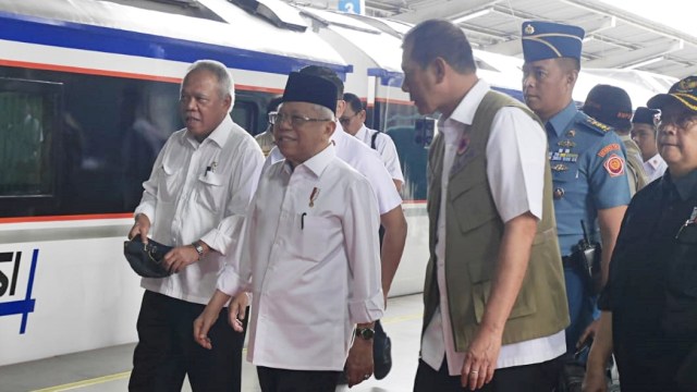 Kereta Ma'ruf Amin Disoraki karena Ganggu KRL, Jubir Minta Maaf