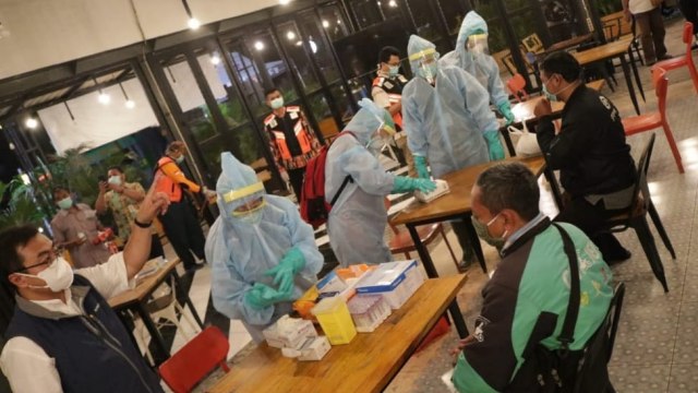 rapid-test-sasar-pengunjung-warkop-di-surabaya-2-orang-kedapatan-positif-corona