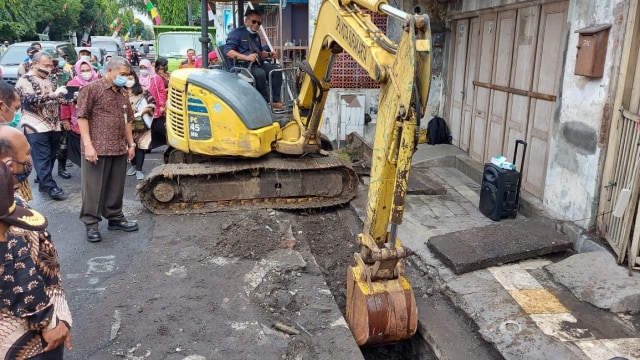 puluhan-tahun-tak-dibersihkan-drainase-di-kota-solo-mampet
