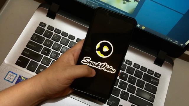 OJK Selidiki Aplikasi Snack Video yang Bayar Pengguna Nonton