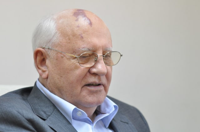 Gorbachev: Pahlawan atau Pecundang?