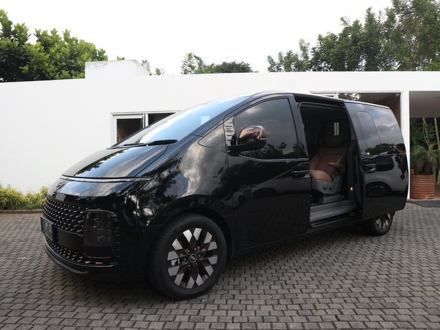 Cara mobil Hyundai STARIA Manjakan Keluarga Indonesia