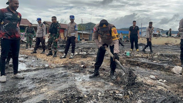 Puluhan Mobil Ratusan Kios Dirusak Massa di Papua, Pigai: Itu Luapan Diskriminasi