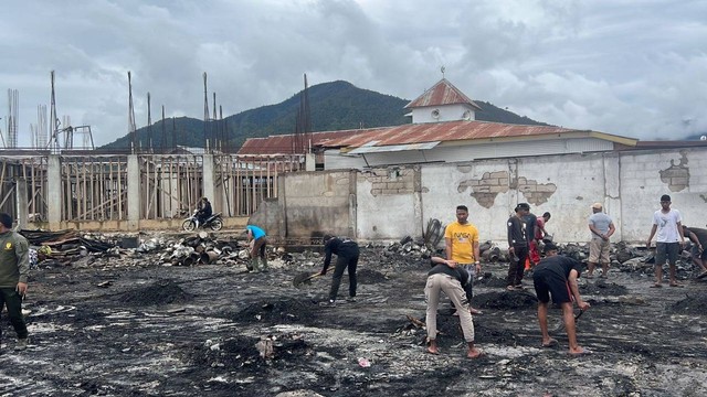 Puluhan Mobil Ratusan Kios Dirusak Massa di Papua, Pigai: Itu Luapan Diskriminasi