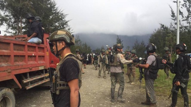 KKB-TNI Polri Baku Tembak di Ilaga Puncak, 1 Rumah Dibakar