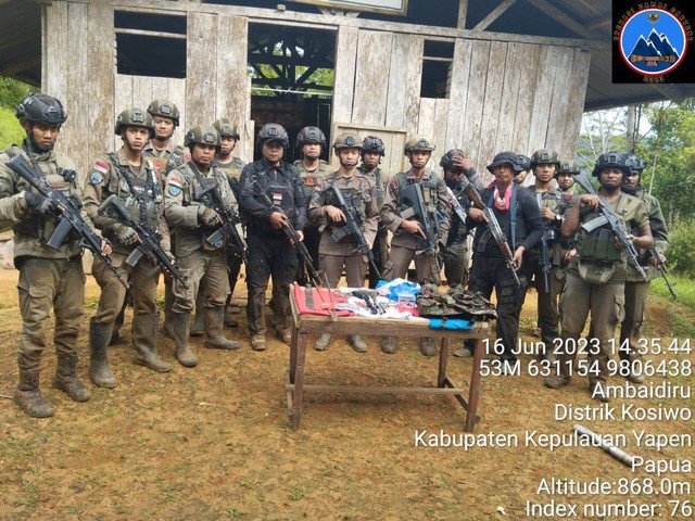 Satgas Damai Cartenz Gerebek Markas KKB, Sita Senpi & Bendera Bintang Kejora