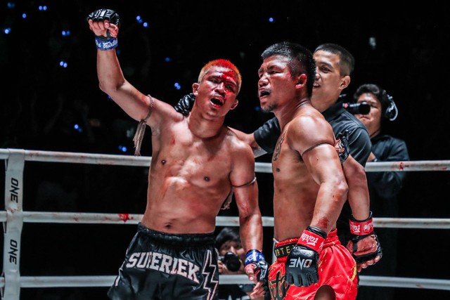Full Fight Video: Superlek Kalahkan Rodtang dalam Duel Muay Thai